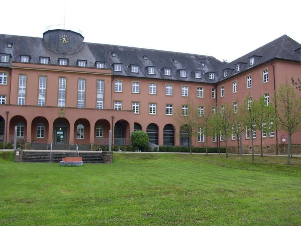 Robert-Schuman-Haus Hotel Trier Exterior photo