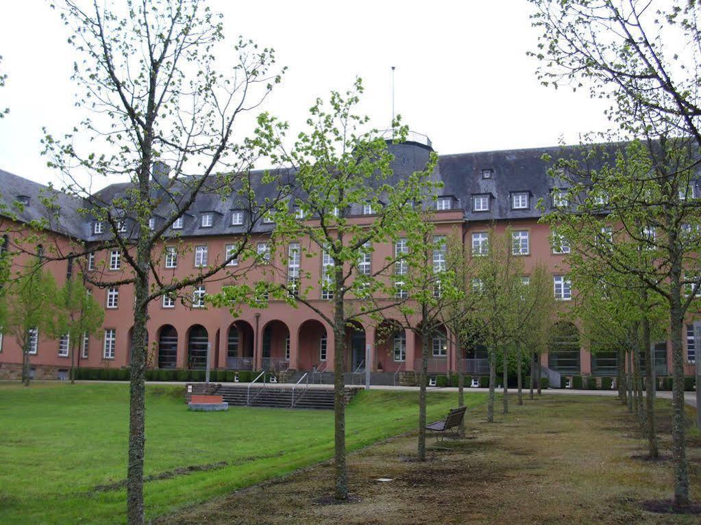 Robert-Schuman-Haus Hotel Trier Exterior photo