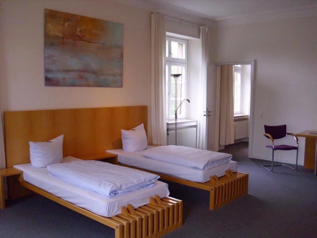 Robert-Schuman-Haus Hotel Trier Exterior photo