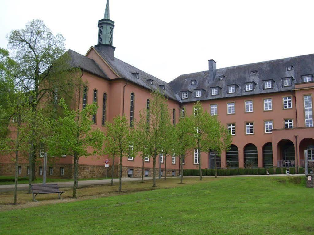 Robert-Schuman-Haus Hotel Trier Exterior photo